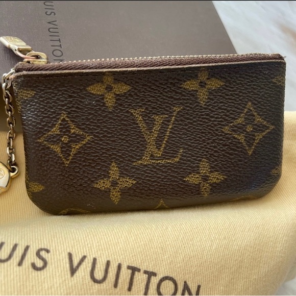 Louis Vuitton - Picture 2 of 3